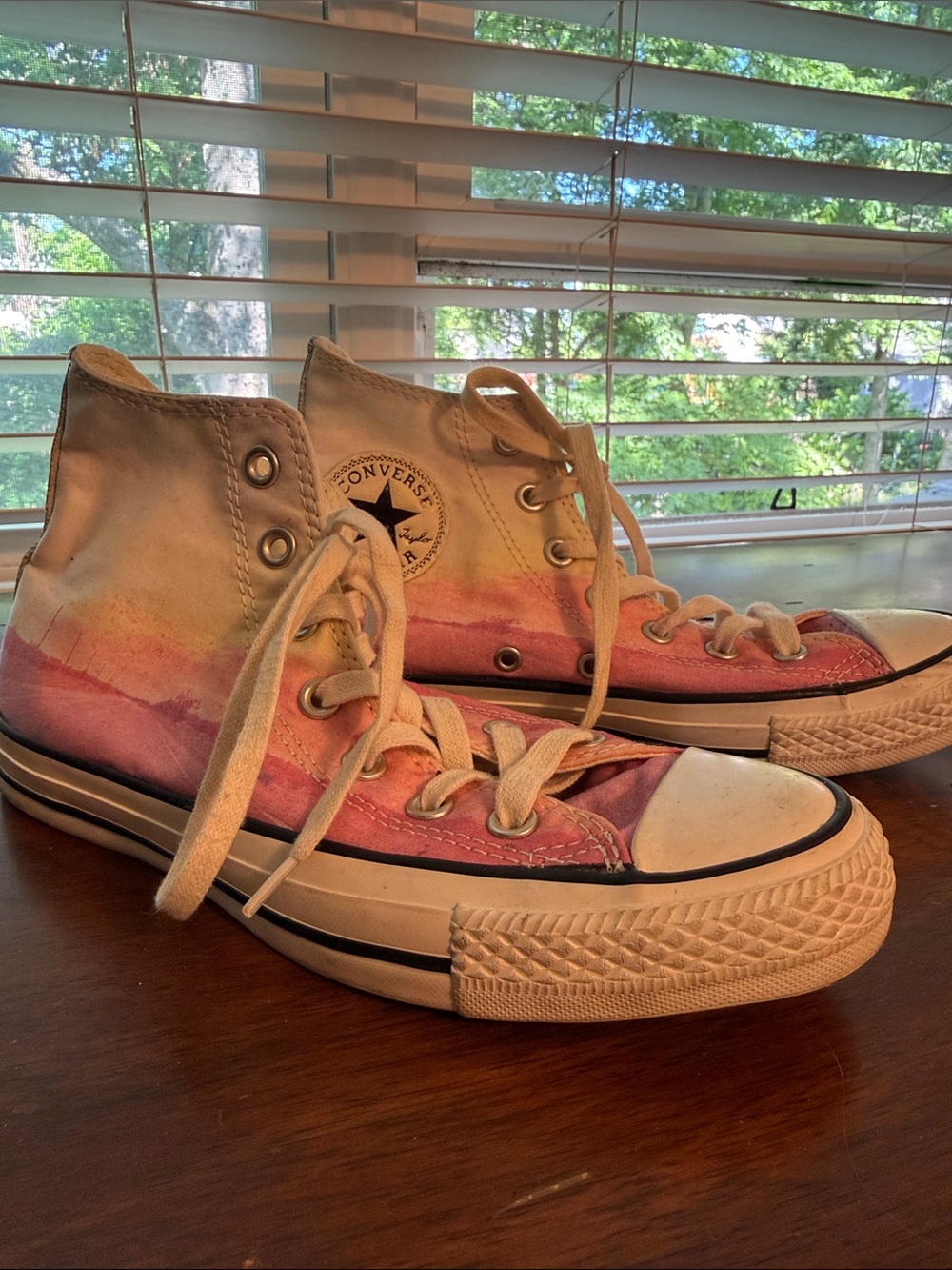 Converse Chuck Taylor All Star High Top in the "Plastic Pink", size 7